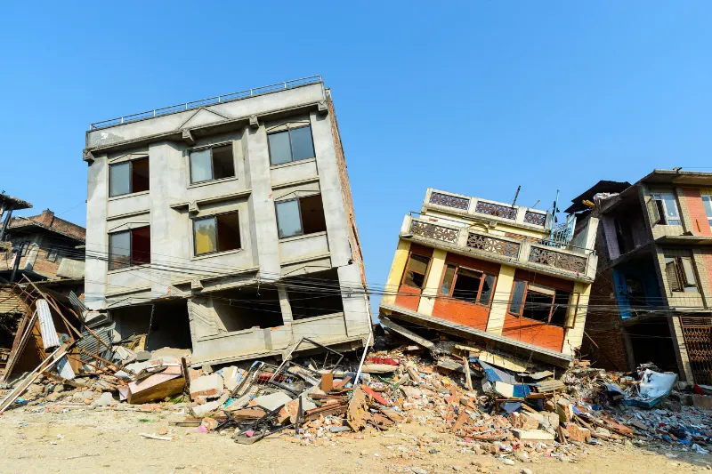 Daños estructurales en una vivienda tras un sismo en México