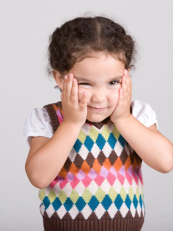 Niña sonriendo — Plan Educativo INV